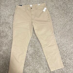 Brand new Gap- Essential Khaki Straight size 38x32